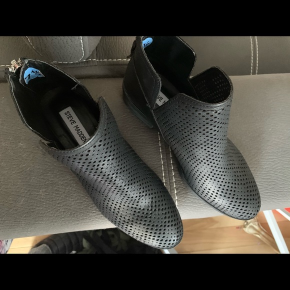 NWOT. PU leather, black, ankle booties. - Picture 2 of 5